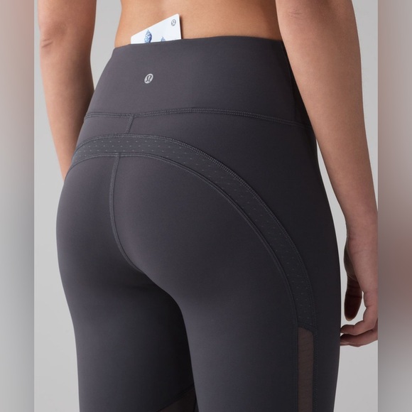 Lululemon Revitalize Crop 21” EUC Color Blue Tied Size 6 - Picture 5 of 13